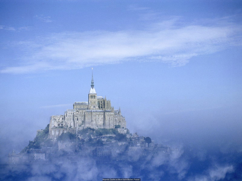 majestic_castle_on_m_51386e.jpg